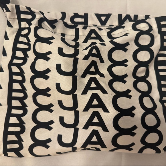 Marc Jacobs Black and Tan Woven Slides - Picture 4 of 6